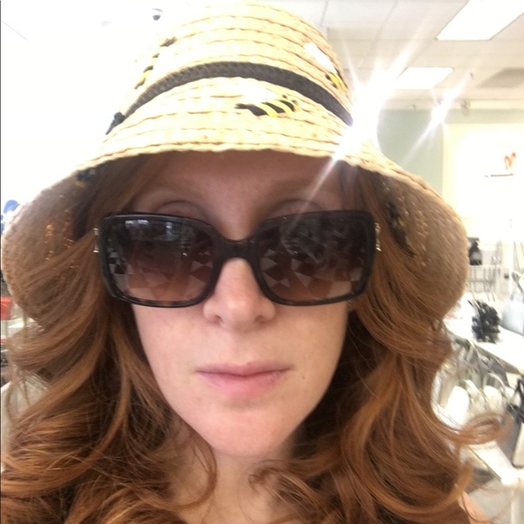 Meet your Posher, Lisa - Picture 3 of 3